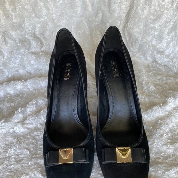 GENTLY USED MICHAEL KORS CAROLINE PUMP CLASSIC BLACK 8 - Picture 2 of 7